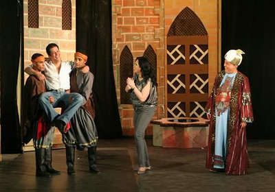 لقطة من العرض المسرحى قوم يامصرى